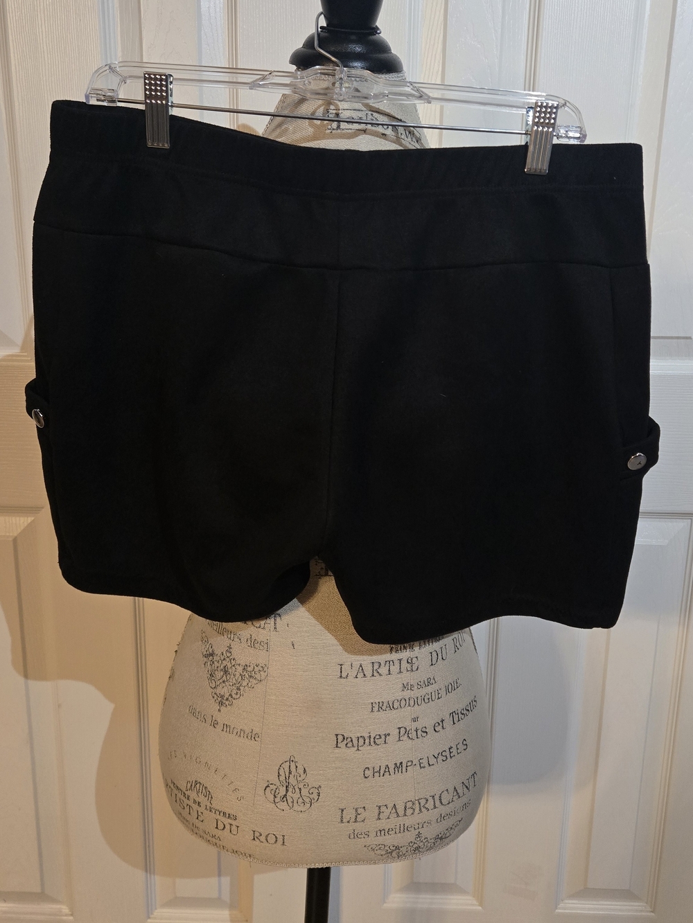 Classic Black Women's Cargo Shorts with Front Flap Pockets - Picture 3 of 3